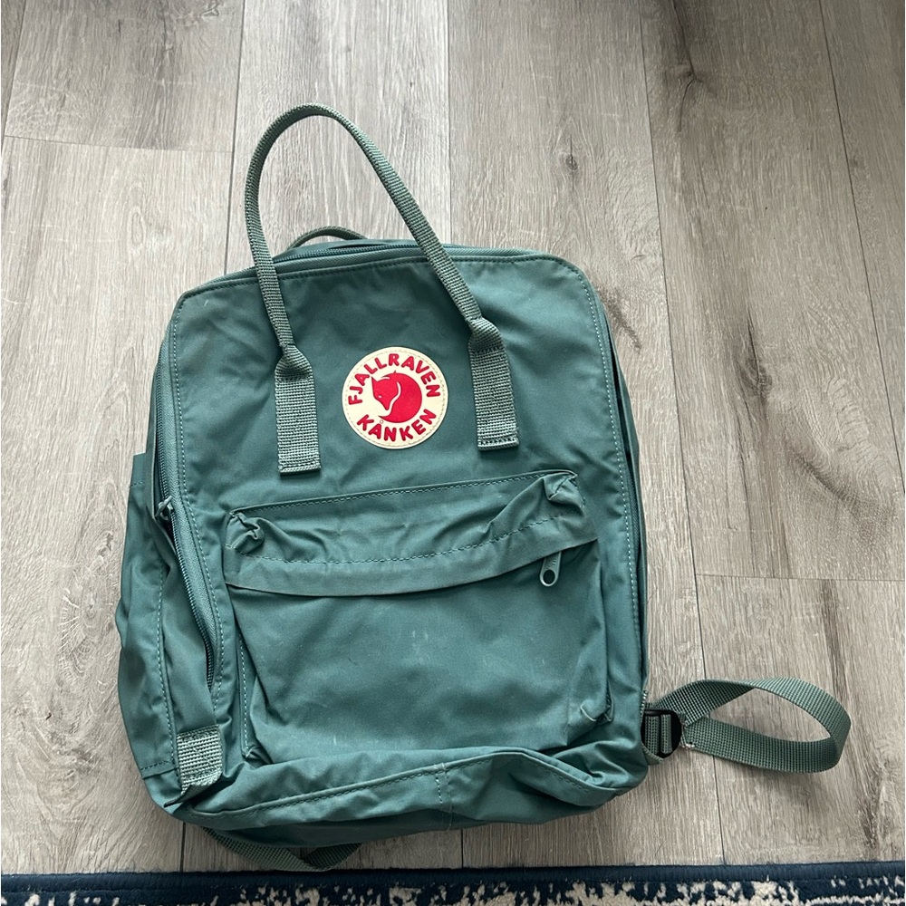 Cactus green Fjallraven kanken backpack